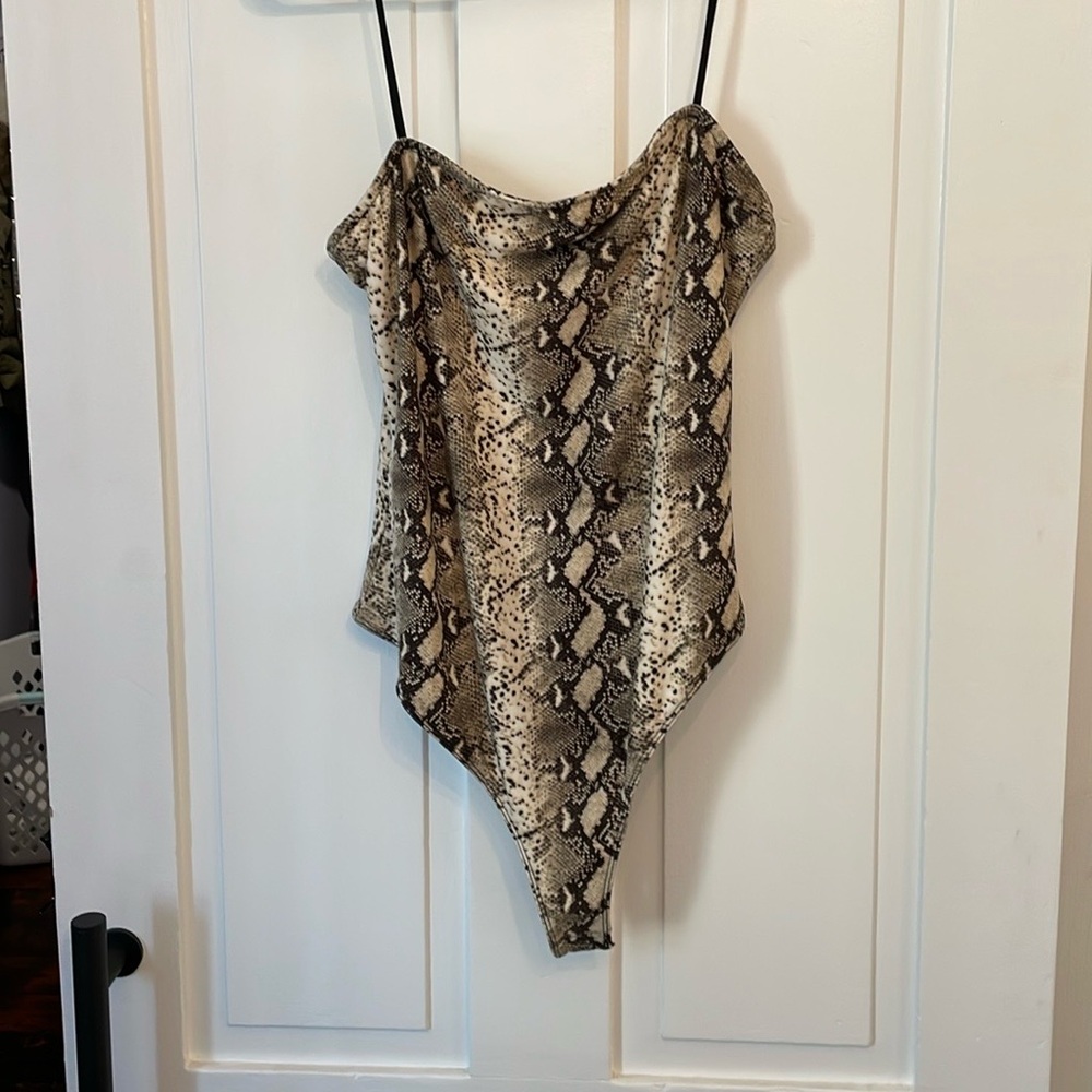 Snakeskin print tank bodysuit in sz. L